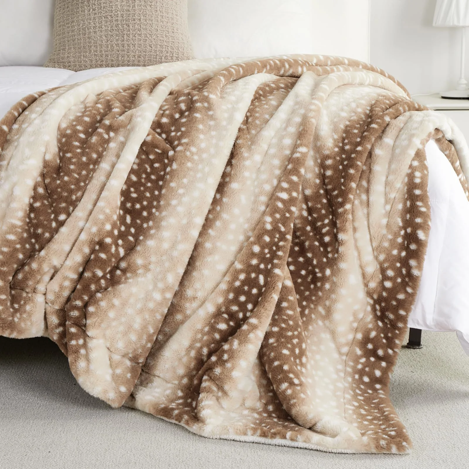 The Wild Fleece Blanket - Image 3